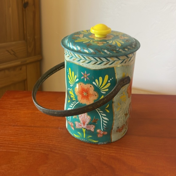 Bright floral tin canister - Picture 3 of 5